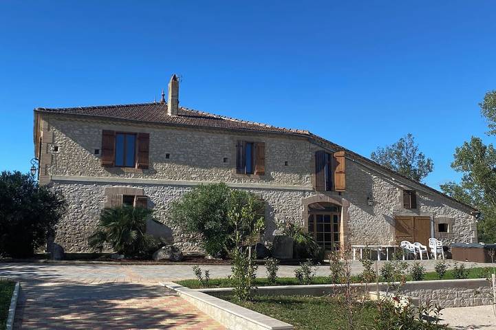 Gîte pour 10 personnes, avec jardin et terrasse