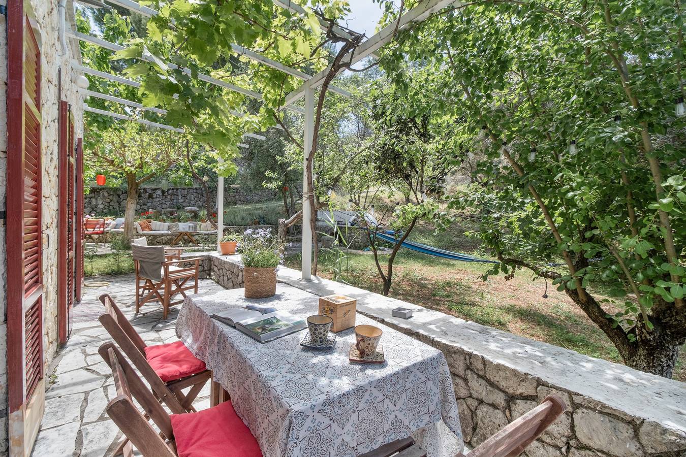 Holiday Home 'Stone House In Katouna with Garden' with Garden, Wi-Fi and Air Conditioning in Κατούνα, Ελλάδα