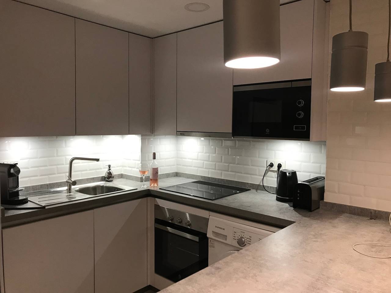 Appartement entier, Appartement 'Modern Marina Apt Fantastic' avec vue sur la mer, Wi-Fi et climatisation in Puerto Deportivo de Estepona, Estepona