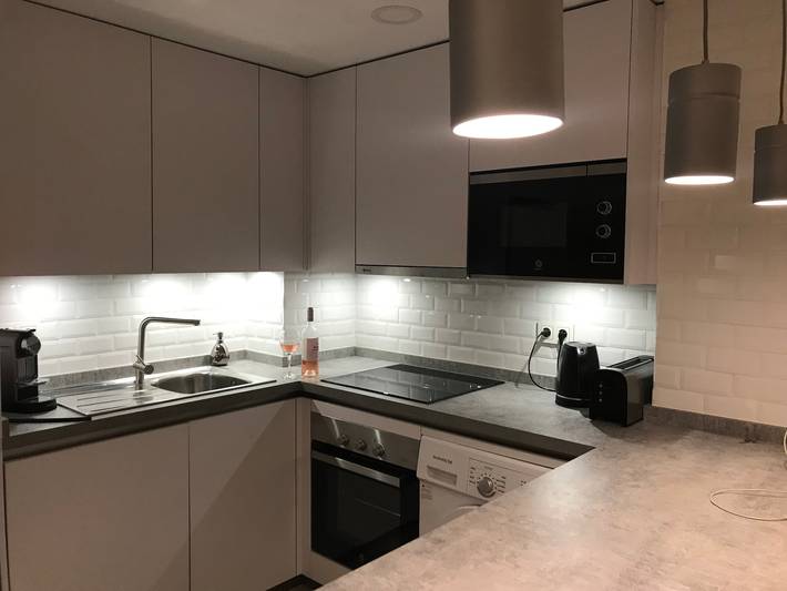 Entire apartment, Apartment 'Modern Marina Apt Fantastic' with Sea View, Wi-Fi and Air Conditioning in Puerto Deportivo de Estepona, Estepona