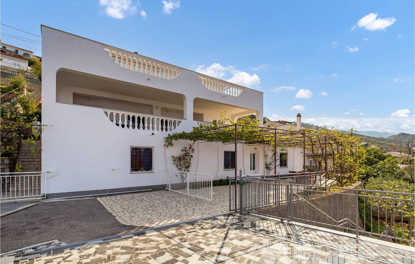 Ganze Ferienwohnung, Ferienwohnung für 5 Personen mit Terrasse in Sveti Juraj, Naturpark Velebit