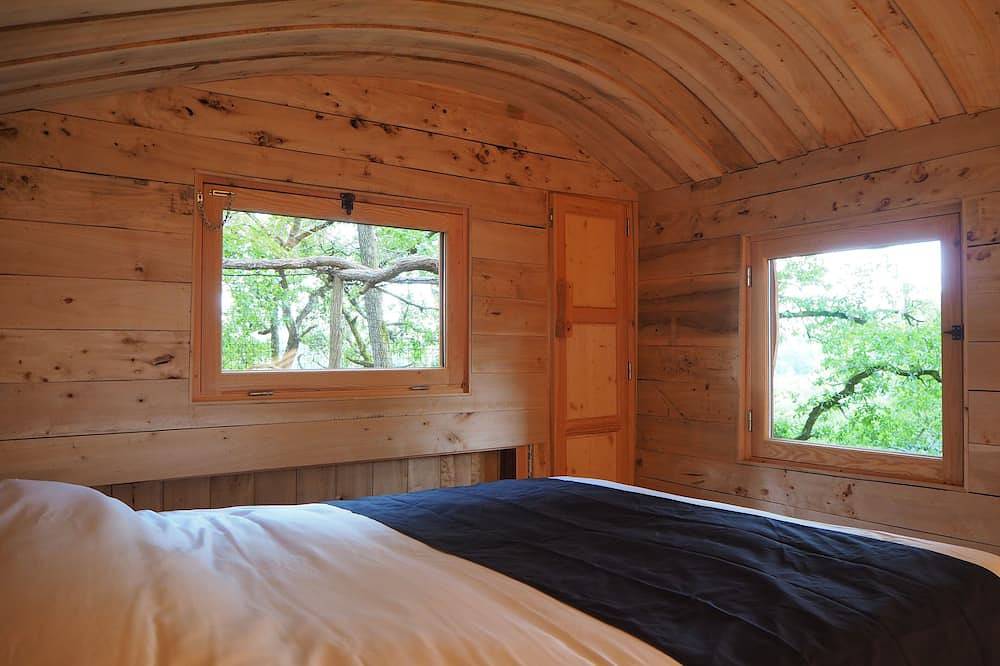 Cabane perchée / sauna & cold bath / shared natural swimming pool in L'Isle-Bouzon, Gers