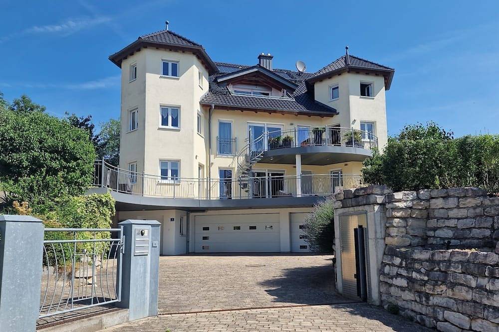 Ganze Wohnung, Ferienwohnung (140qm) mit zwei Schlafzimmern und Whirpool Badewanne in Absberg, Fränkisches Seenland