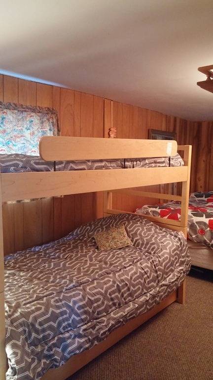 Das Hide Away - 2 Schlafzimmer Cottage in Algonquin Provincial Park