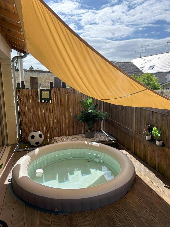 Gîte pour 4 personnes, avec jardin et jacuzzi à Beaufort-en-Vallée - 2