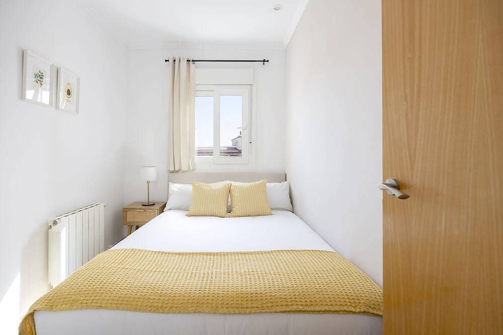 Apartamento entero, Increíble y luminosa casa de 3 dormitorios con aproximadamente 63 m², ubicada en la encantadora ciudad de Cornellà de Llobregat, a solo 20 minutos de la vibrante ciudad de Barcelona. in Cornellá de Llobregat, Bajo Llobregat