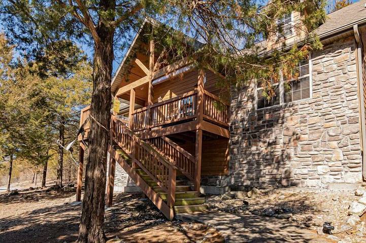 Lodge for 6 people, with pool and hot tub in Missouri