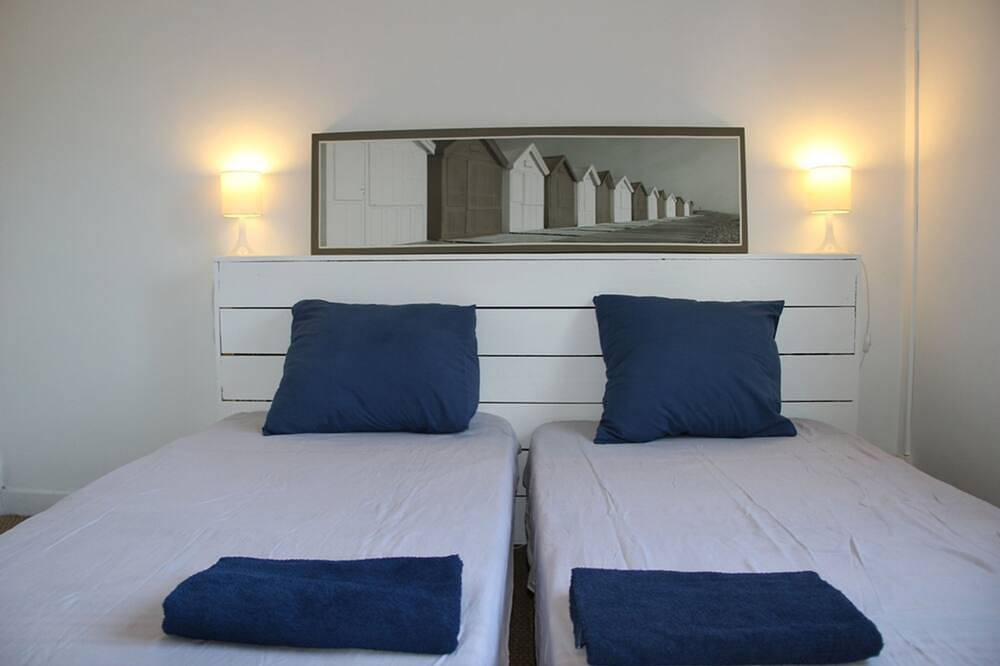 Villa à 100 mètres de la mer, terrasse, jardin, Grau d'Agde, 12 personnes in Grau-d'Agde, Agde