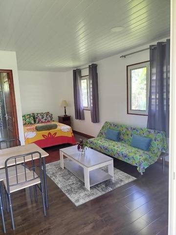 Maison de campagne pour 2 personnes, avec vue ainsi que jardin et balcon dans Teahupo'o