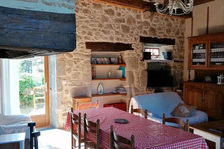 Gîte pour 6 personnes, avec jardin, animaux acceptés dans Grand étang de Saint-Estèphe