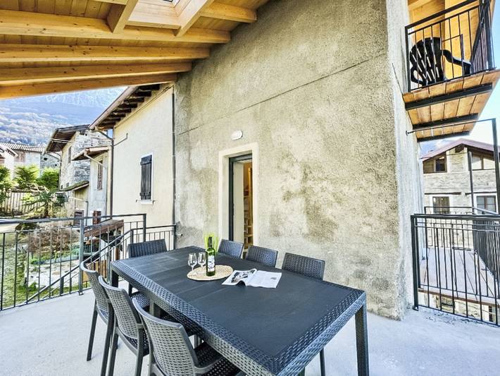 Ferienhaus für 8 Personen, mit Terrasse und Garten sowie Seeblick und Ausblick, mit Haustier in Colico