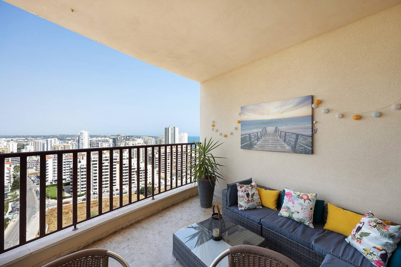 Entire apartment, Apartment 'Sunny Escape' with Sea View, Wi-Fi and Air Conditioning in Praia da Rocha, Portimão