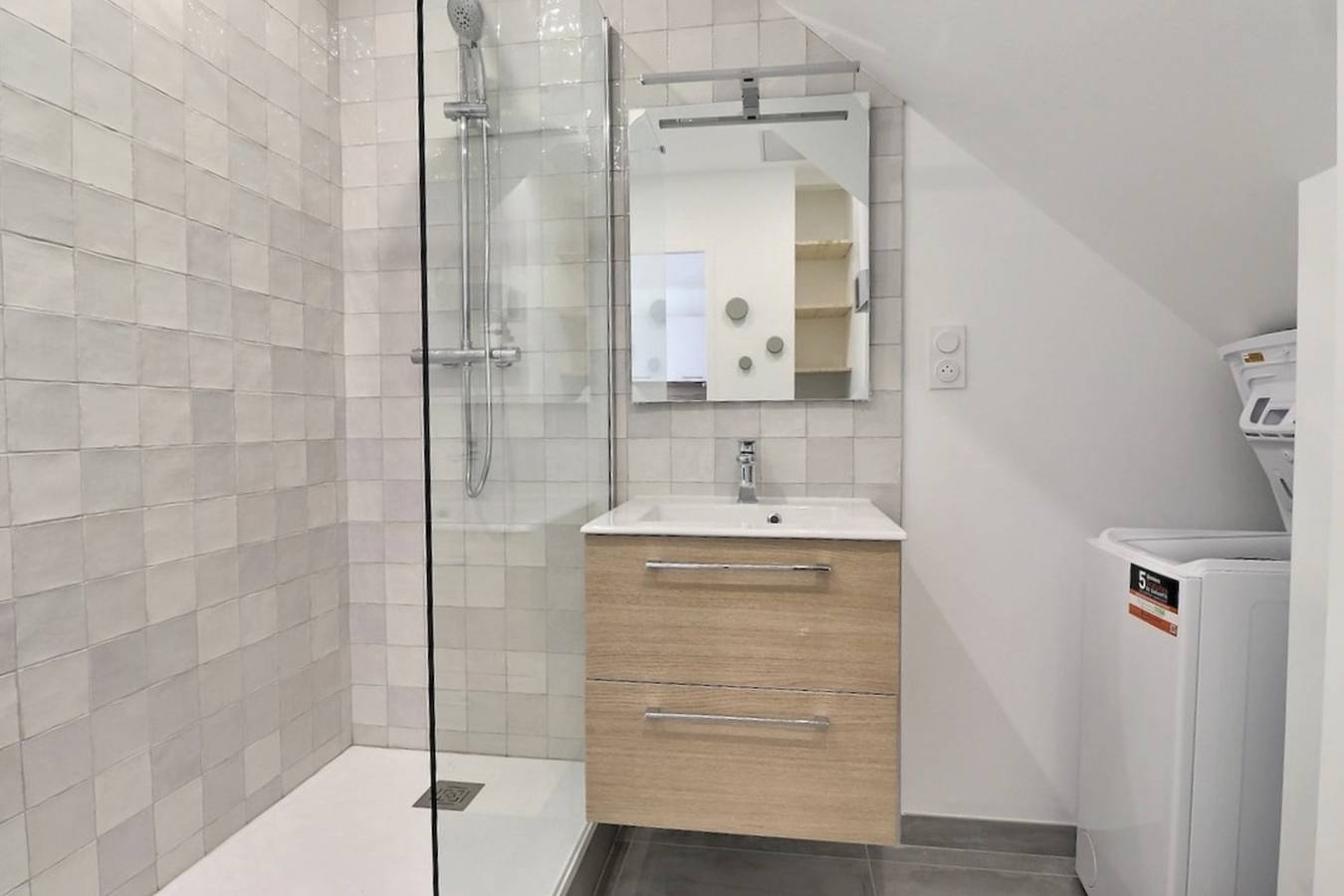 Apartamento entero, Les Mimosas - T2 Ground Floor Apartment - Villeurbanne. in Villeurbanne, Ródano