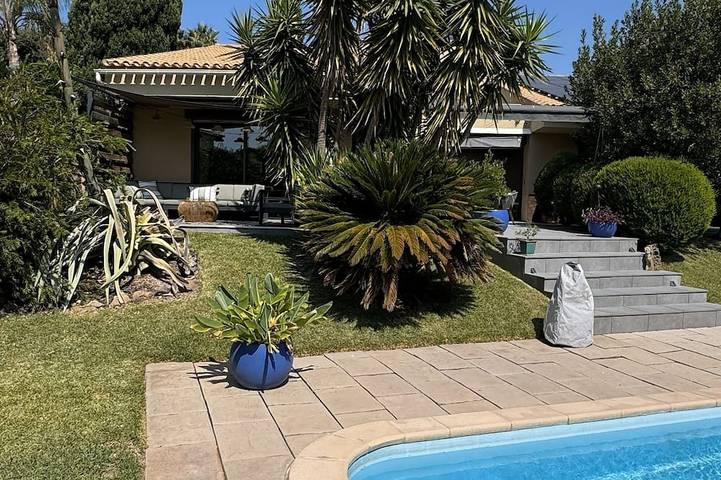 Villa pour 8 personnes, avec jardin ainsi que jacuzzi et terrasse à Toulon