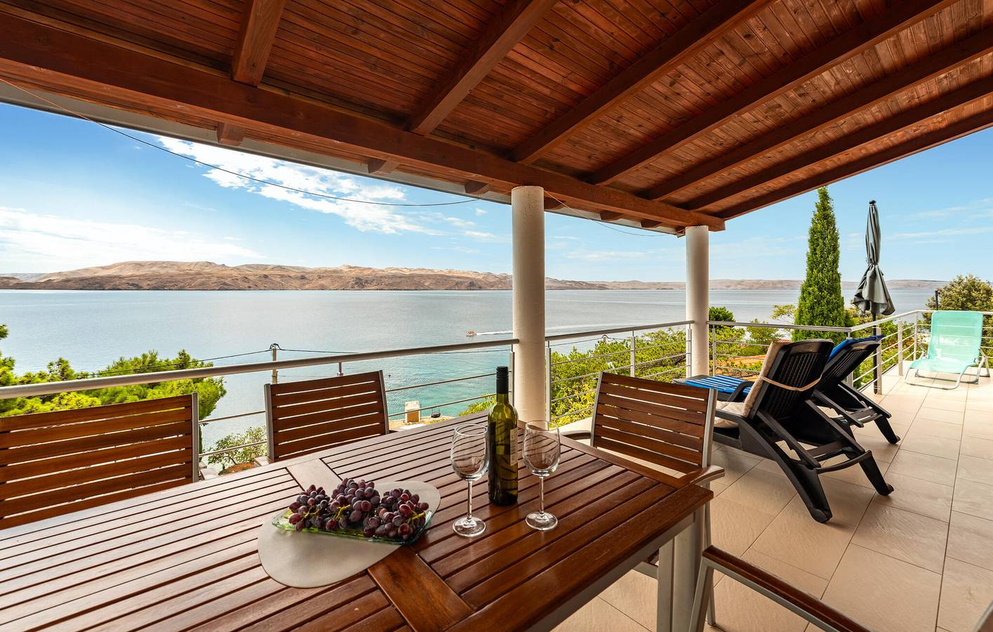 Ganze Ferienwohnung, Ferienwohnung für 5 Personen mit Terrasse in Karlobag, Naturpark Velebit