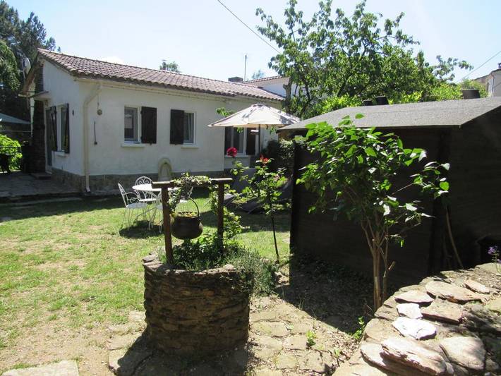 Location de vacances pour 4 personnes, avec terrasse ainsi que jardin et vue à Sénéchas - 4