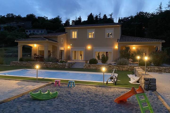 Location de vacances pour 9 personnes, avec sauna à Saint-Jean-du-Pin