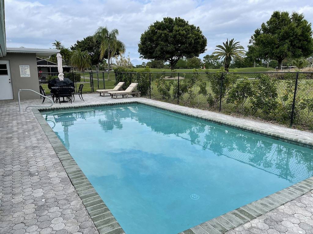 Golfplatz-Front-Pool-Haus im Club Med. Minuten von den Stränden entfernt. in Port St. Lucie, St. Lucie County