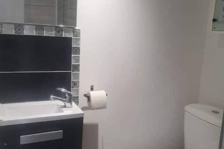 Petit Logement indépendant - calme avec cour sécurisée - 10 minutes de troyes in Mesnil-Sellières, Parc naturel régional de la Forêt d'Orient