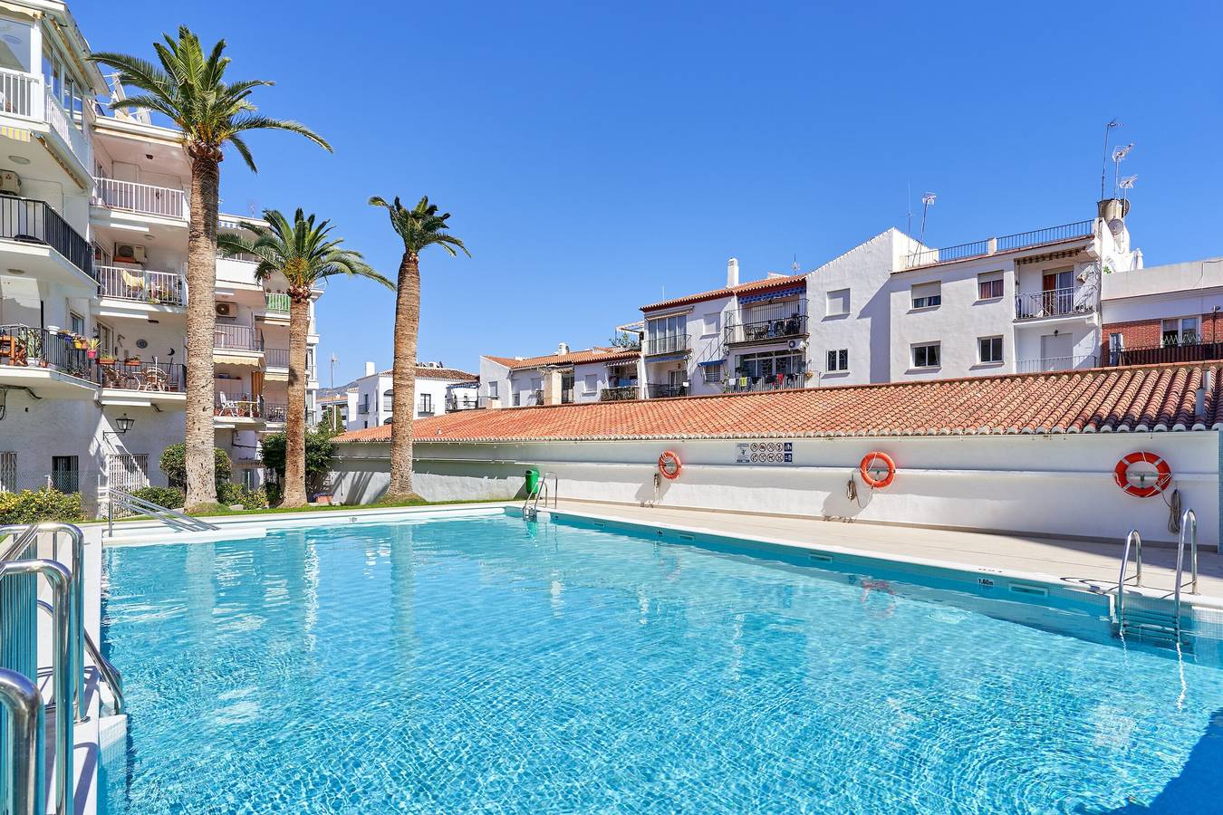 Entire apartment, Apartment '1 Bed with Sea View' with Wi-Fi and Air Conditioning in Playa de Burriana, Nerja