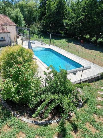 Gîte pour 3 personnes, avec sauna et jardin ainsi que piscine et jacuzzi à Chalandray