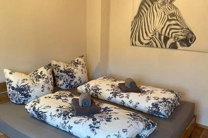 Ganze Wohnung, Neurenovierte Ferienwohnung \"Lisl\" in Holzkirchen, Landkreis Miesbach