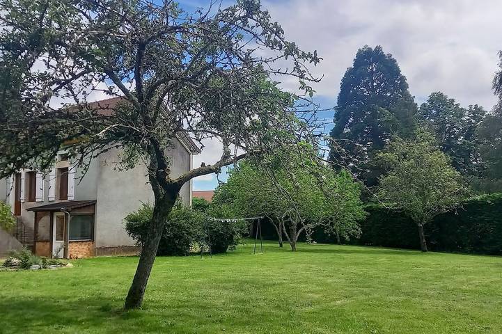 Location de vacances pour 4 personnes, avec Terrasse et Jardin dans Thoste