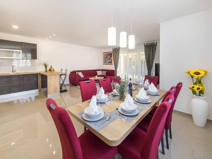 Ferienhaus für 10 Personen, mit Whirlpool und Garten sowie Pool in Split-Dalmatien - 4