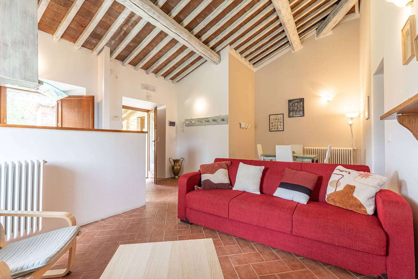 Ganze Wohnung, Ferienwohnung 'La Loggia' mit Bergblick, Gemeinschaftspool und Wi-Fi in Chianciano Terme, Siena Provinz