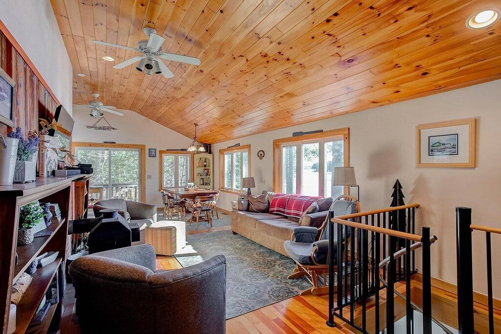 Lake House in Quiet Cove on Lake Winnipesaukee. in Moultonborough, Lake Winnipesaukee