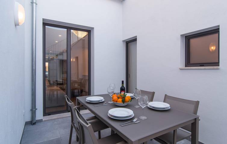 Ganze Ferienwohnung, Appartement am Strand mit AC & WiFi, in der Nähe von Caló d'en Rafalino in S'Illot Cala Morlanda, Manacor