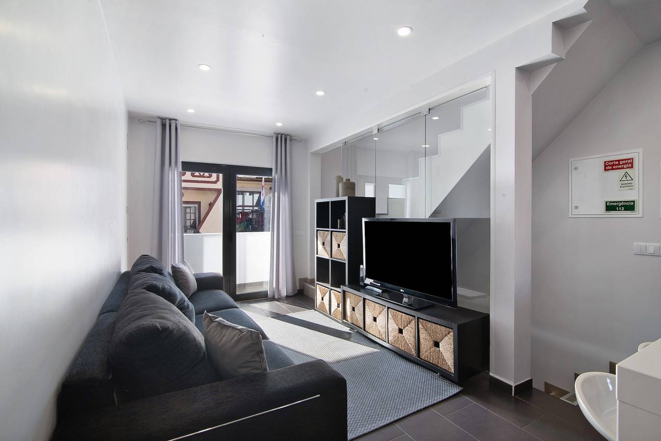 Be Glow Home with Terrace, Balcony & Wi-Fi in Alvor, Faro District