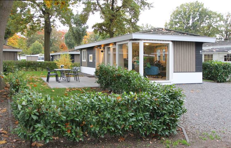 Chalet voor 4 personen, with Balkon/Terras and Terras as well as Tuin and Zwembad in Susteren