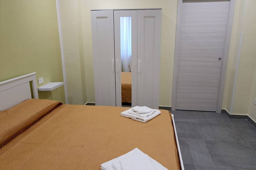 Entire apartment, Room 'La Fiesta' with Sea View, Wi-Fi and Air Conditioning in Capaccio, Cilento