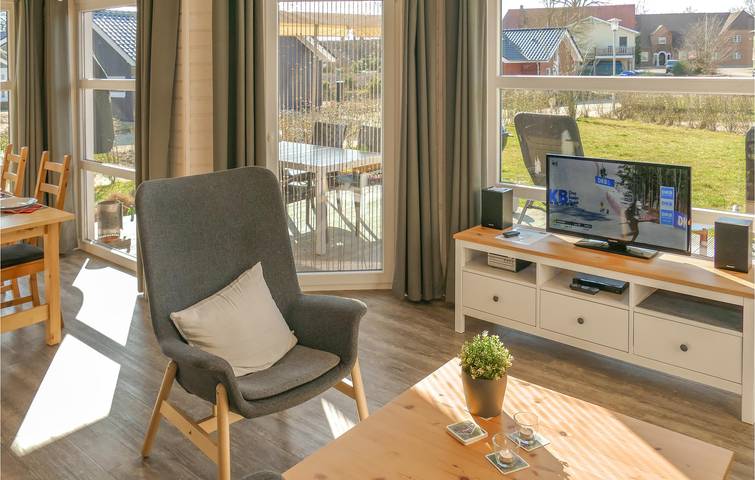 Gemütliches 1BR Apartment mit Parkplatz, TV & Terrasse, Nähe Warder Beach in Krems II, Kreis Segeberg