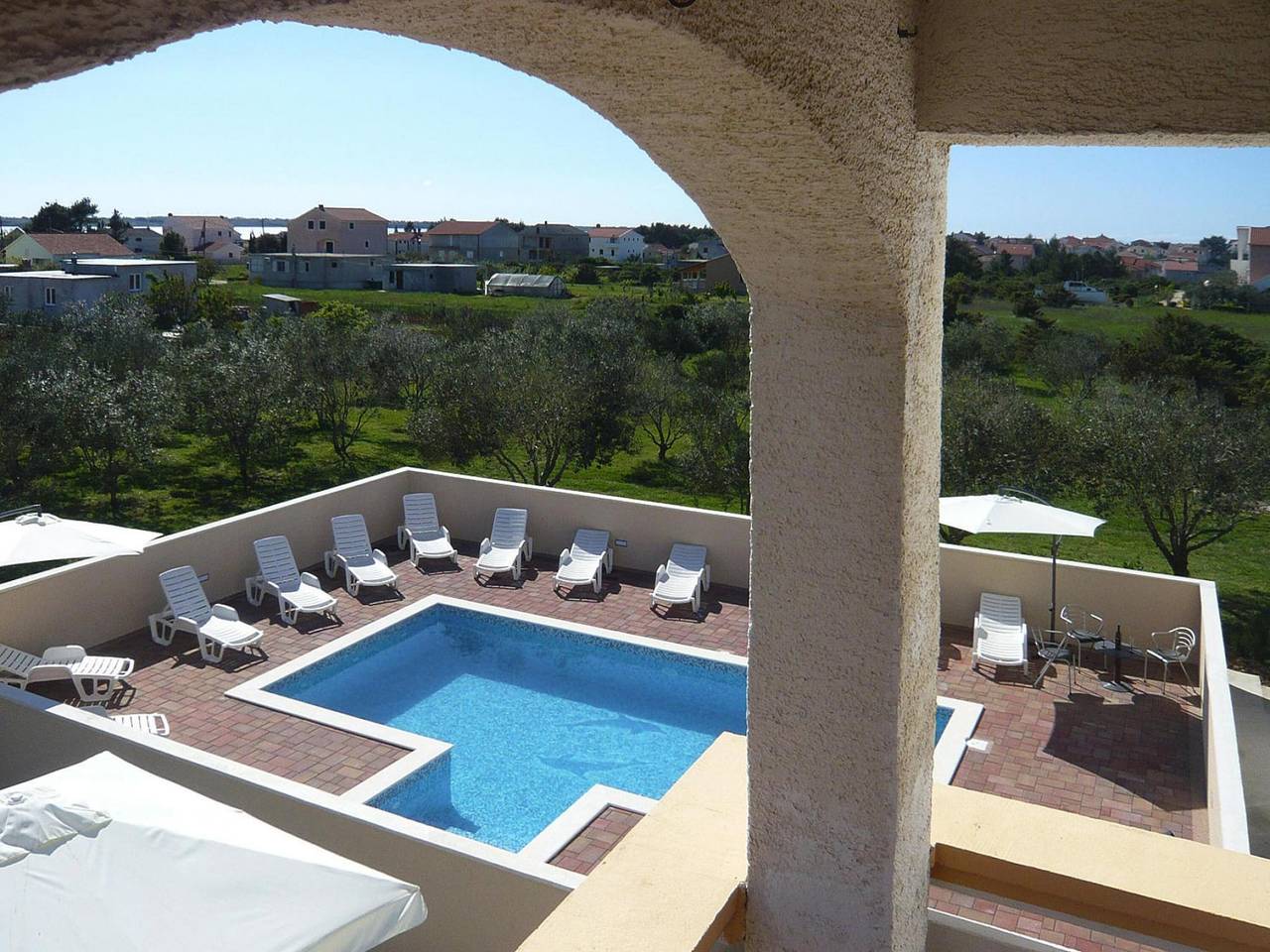 Villa in Vrsi mit Pool nahe Sandstrand in Vrsi, Zadar