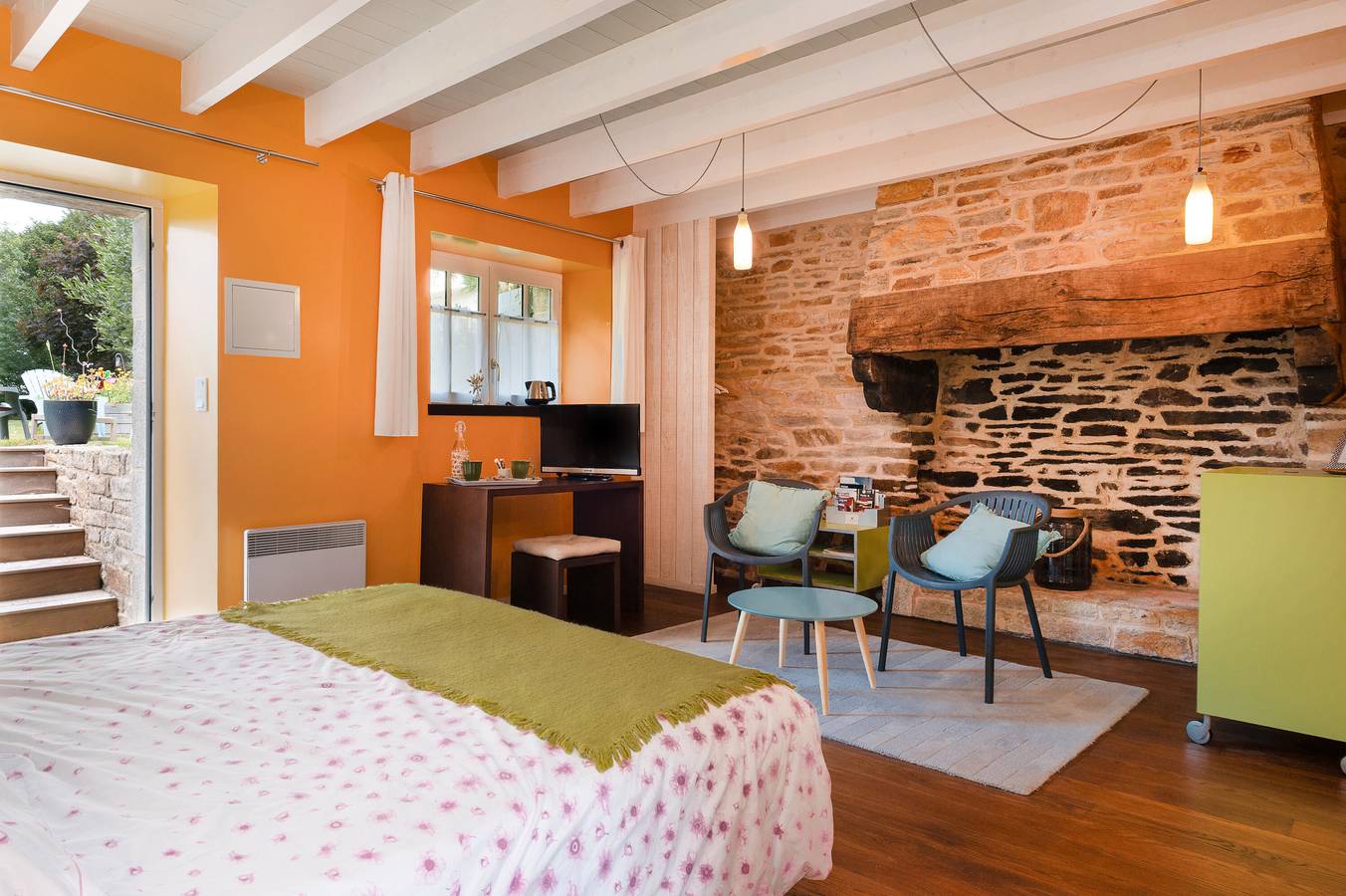 Chambre d'hôtes 'Chambre Magnolia' avec piscine partagée, terrasse partagée et Wi-Fi in Arzano, Région de Quimper