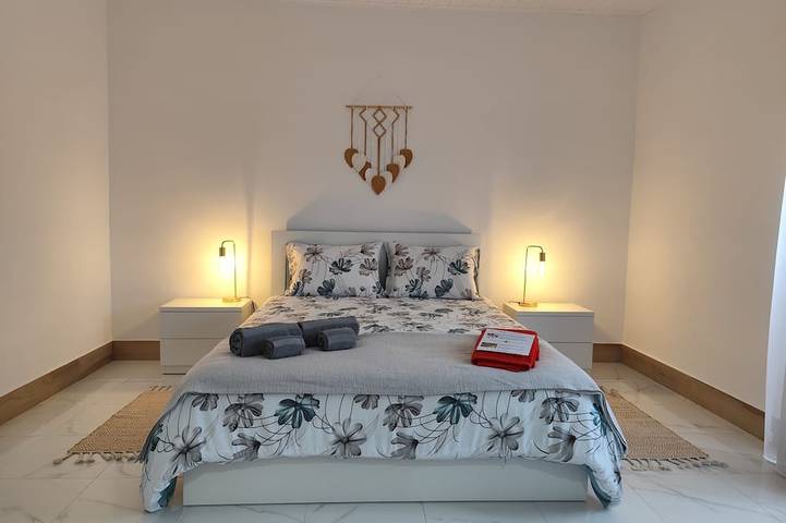 Centenary house with spacious areas located in the green heart of São Miguel! in São Miguel Island, Santo António de Nordestinho