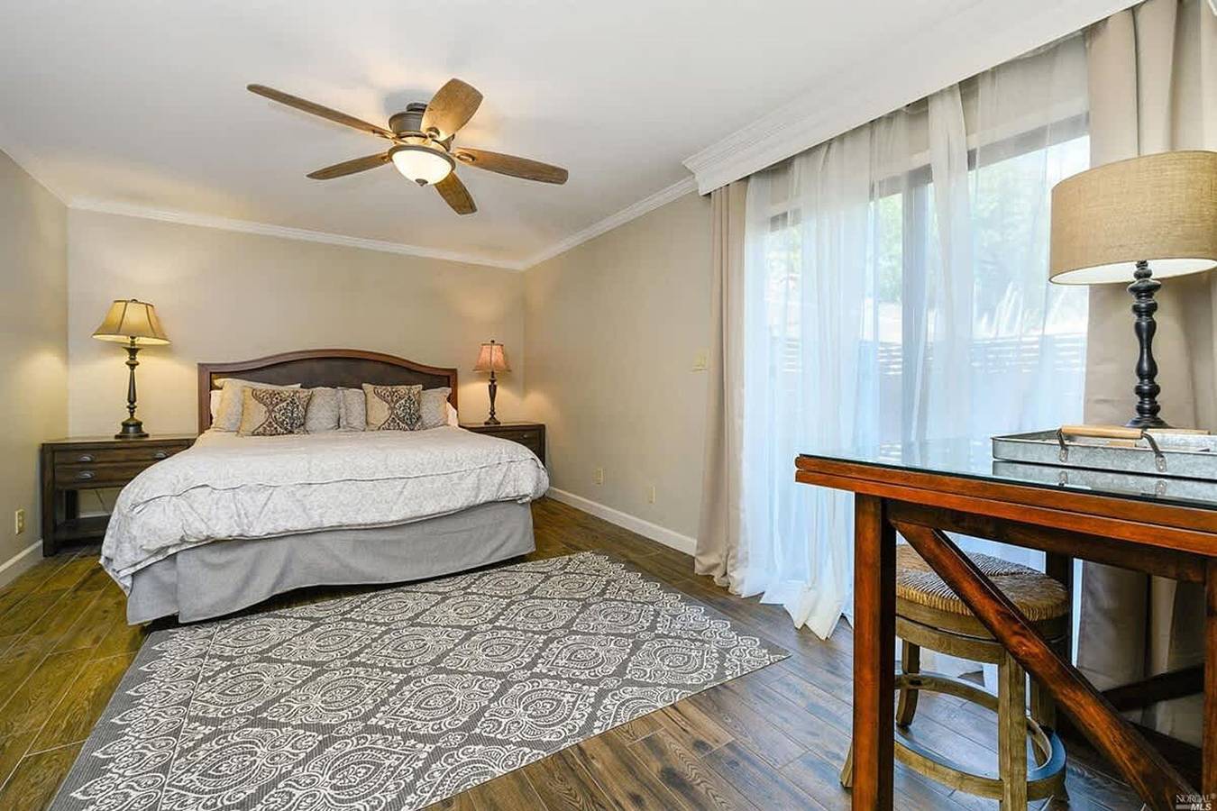 Entire apartment, Elegant Napa Escape Walk to Wineries Dining in Napa Valley