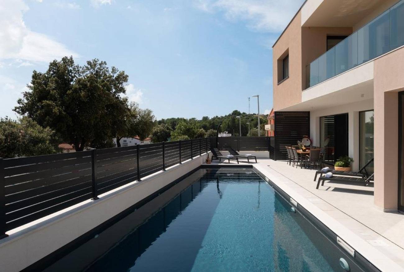 Villa Barbara with heated pool in Pakostane, Zadar