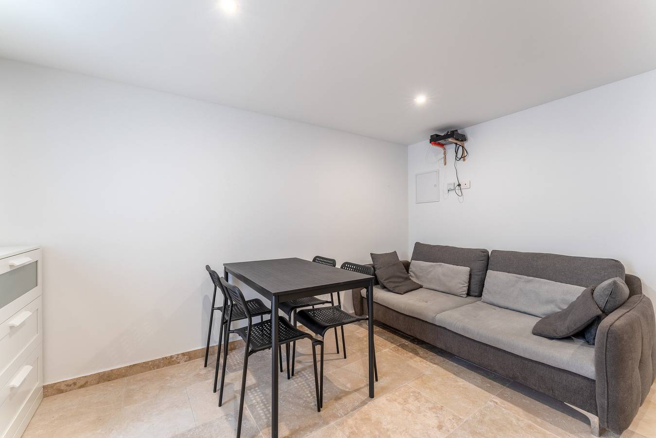 Apartamento entero, Apartamento 'Duplex 11' con Wi-Fi y aire acondicionado in Robion, Parque natural regional del Luberon