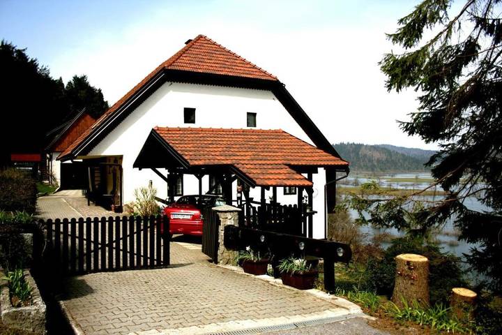Ferienhaus für 2 Personen, mit Terrasse und Garten sowie Seeblick und Ausblick