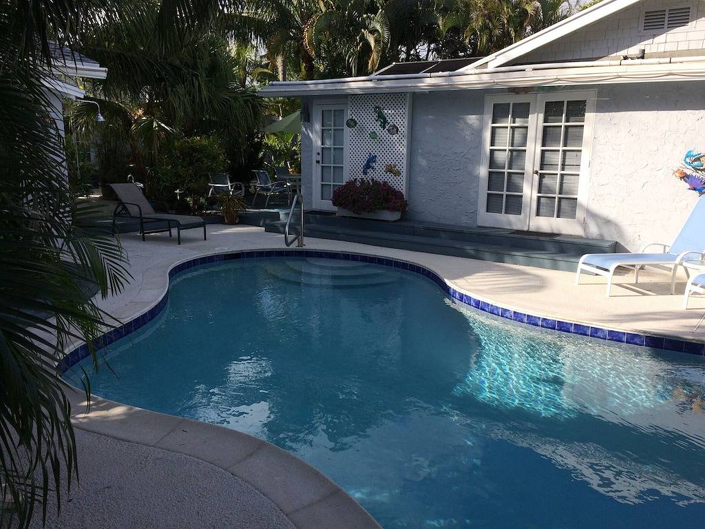 West Palm Beach Home with Cottage, Private & Abgeschieden, Tropical Pool Home in West Palm Beach, Palm Beach County