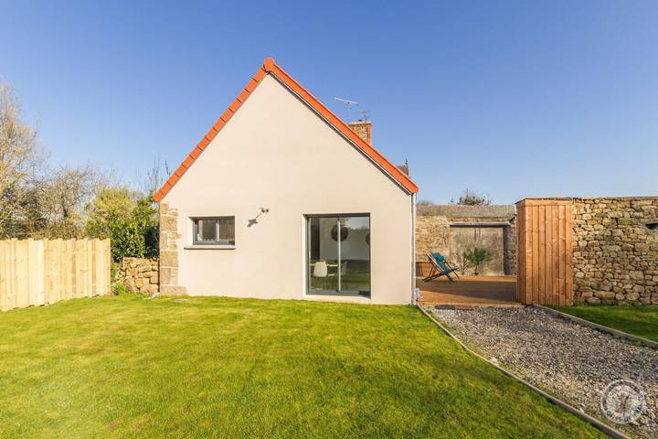 Gîte pour 3 personnes, avec jardin à Cosqueville