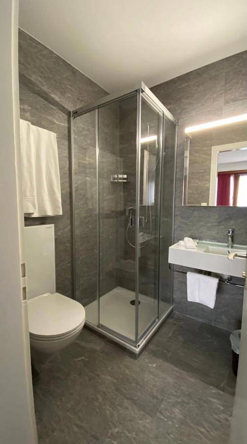 Hôtel pour 3 personnes, avec Terrasse ainsi que Sauna et Vue à Sierre - 4