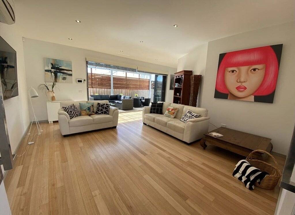 Modern Beach Escape – 4Br + Walk to Beach in McCrae, Mornington Peninsula