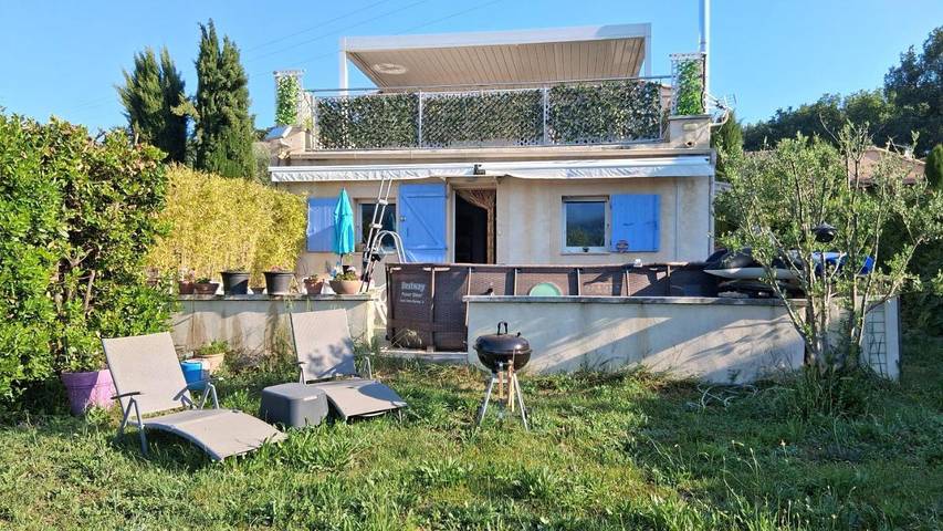 Gîte pour 4 personnes, avec piscine et jardin à Saignon - 2