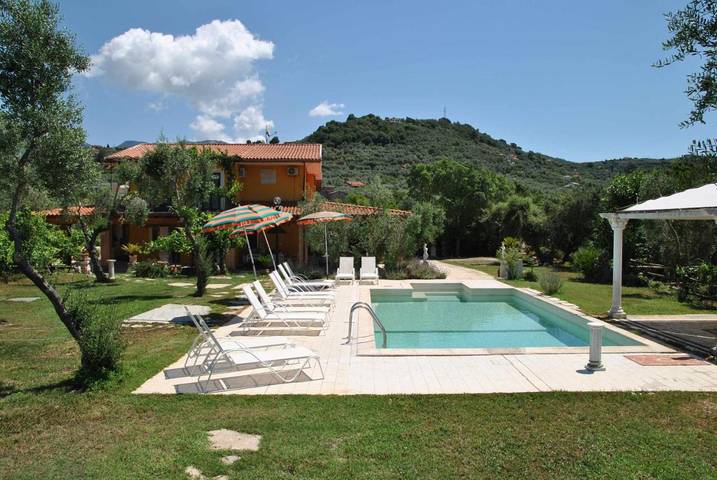 Villa per 14 persone, con Balcone e Terrazza nonché Giardino e Piscina a Itri