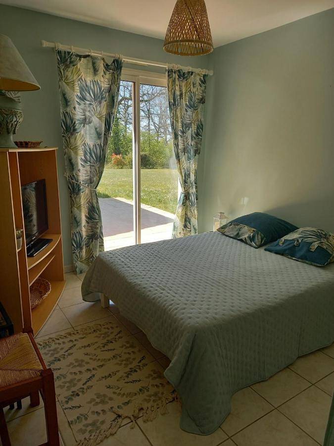 Location de vacances pour 6 personnes, avec Terrasse ainsi que Piscine et Vue à Masquières - 2
