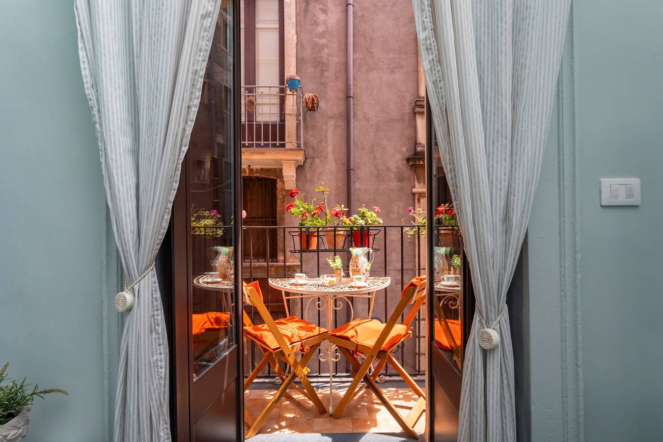 Entire apartment, Apartment 'Aparo House One' with Balcony, Wi-Fi and Air Conditioning in Catania, Catania Province